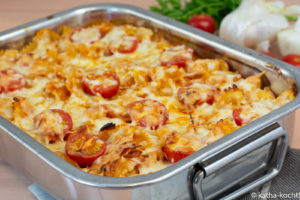 NUdelauflauf mit Hähnchen und Tomaten