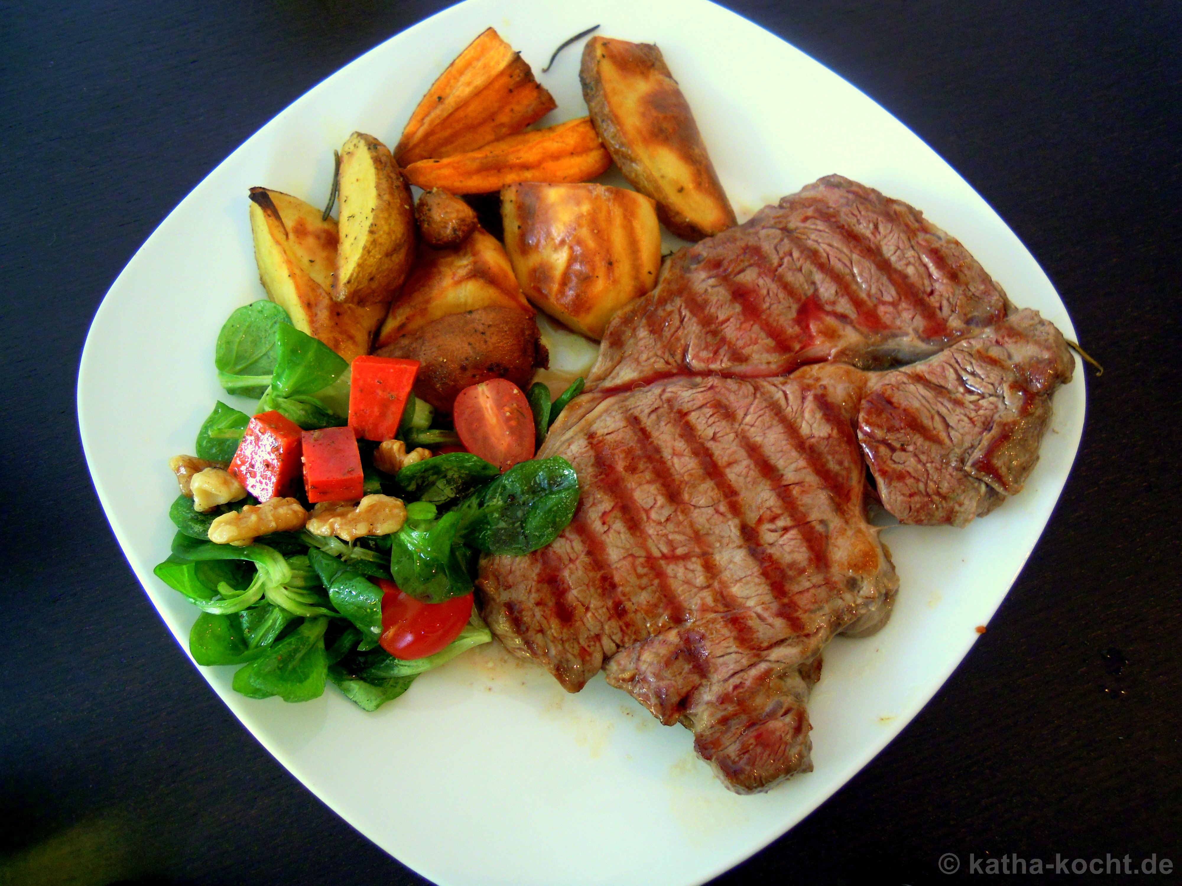 Fladenbrot Vom Grill Mit Steak Und Salat — Rezepte Suchen