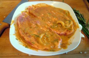 Schweinenackensteak in Whisky-Marinade