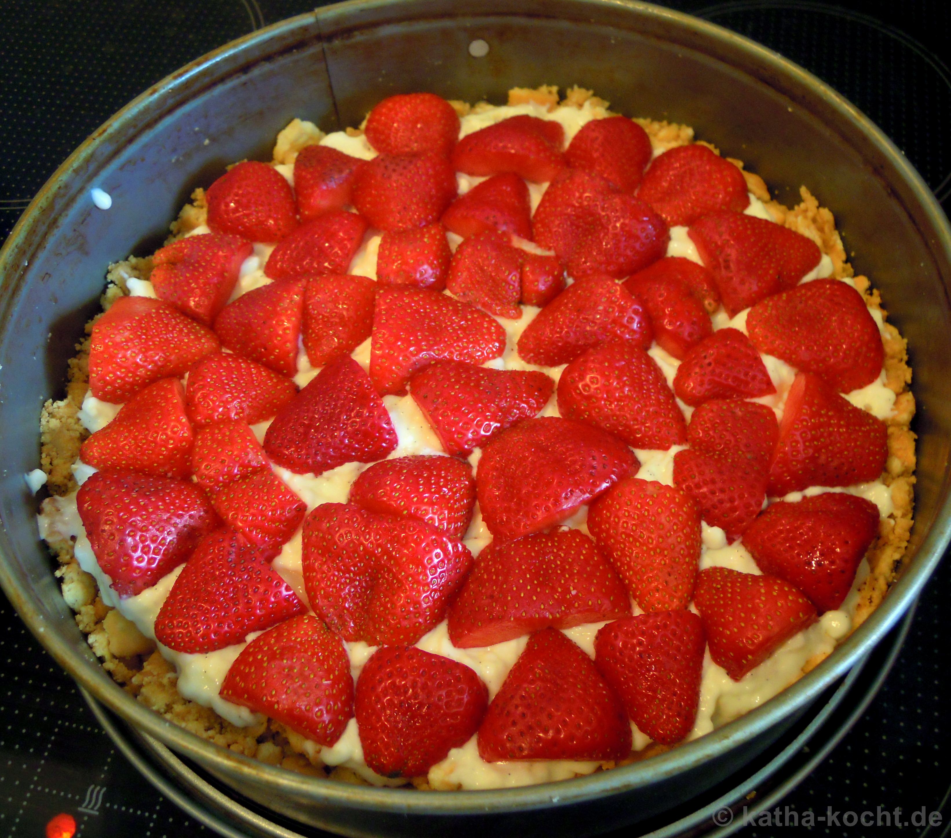 Erdbeerkuchen mit Keksboden und Vanillecréme - Katha-kocht!