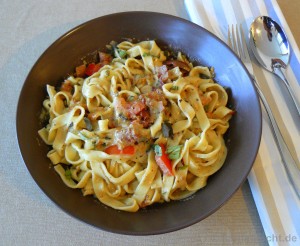 Tagliatelle mit Pancetta in Salbei-Sahnesauce