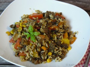 Bunte Gemüse-Hackfleischpfanne mit Reis