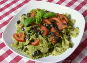 Farfalle mit Thai-Pesto und Kürbiskernen