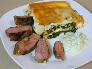Spinat-Feta Börek mit Lammhüftsteak