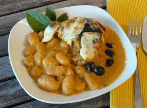 Überbackenes Maishähnchen mit Gnocchi in Tomatencréme