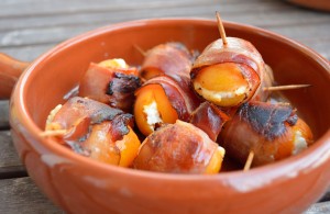 Tapas - Gefüllte Aprikosen im Speckband