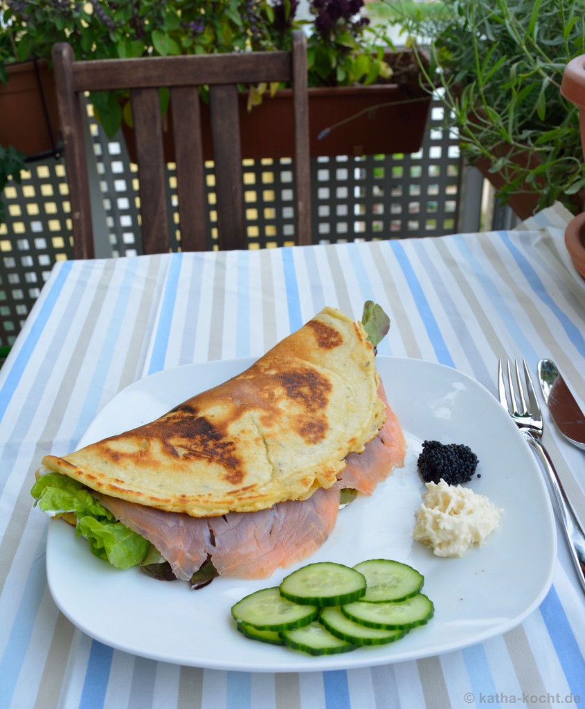 Herzhafter Pfannkuchen / Eierkuchen mit Räucherlachs - Katha-kocht!