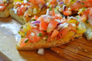 Bruschetta auf Rosmarinbrot