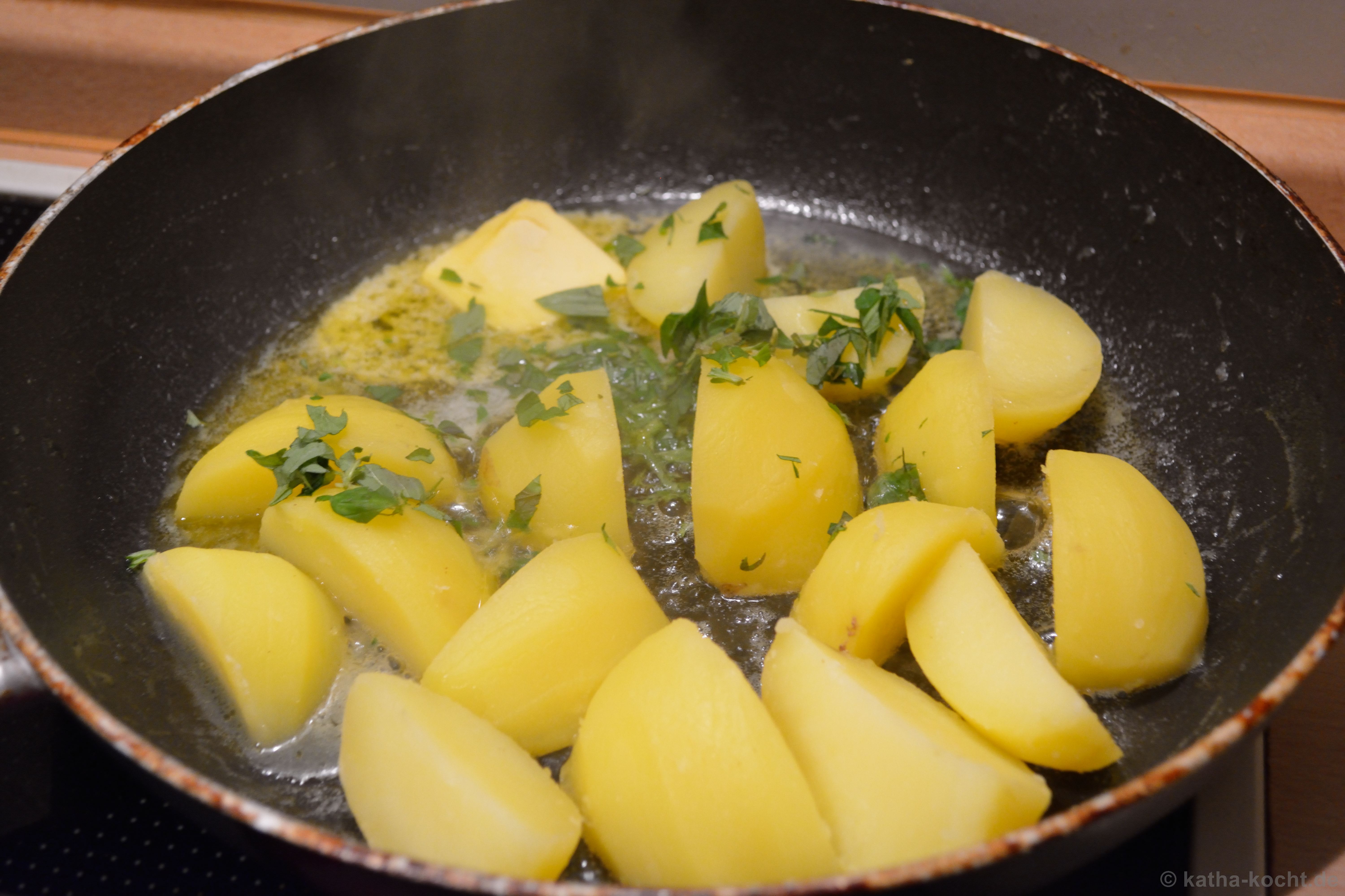 Hirschsteak mit Kräuterseitlingen und Brombeersauce - Katha-kocht!