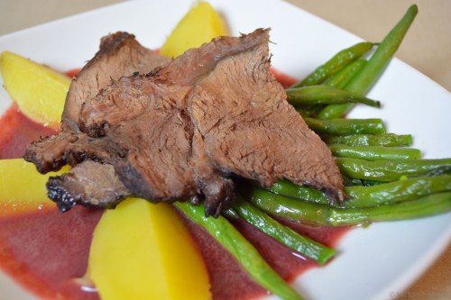 Schaufelbraten in Rotwein mit roter Beete - Katha-kocht!