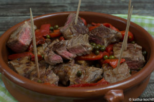 Tapas - Steak und gegrillte Paprika