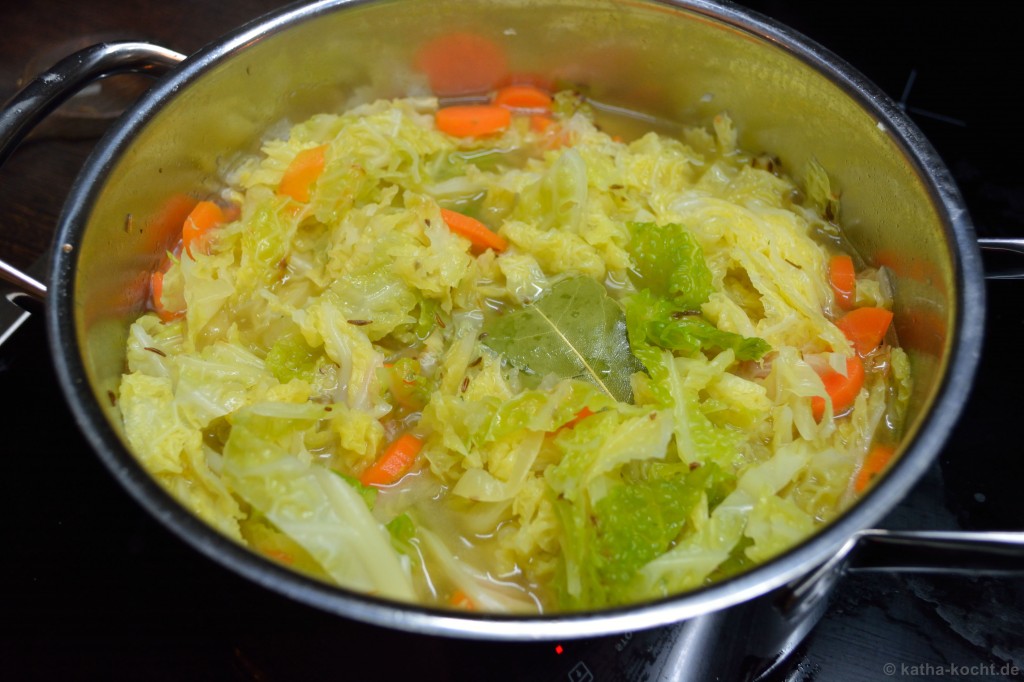 Wirsing-Topf mit Kalbsbällchen - Katha-kocht!