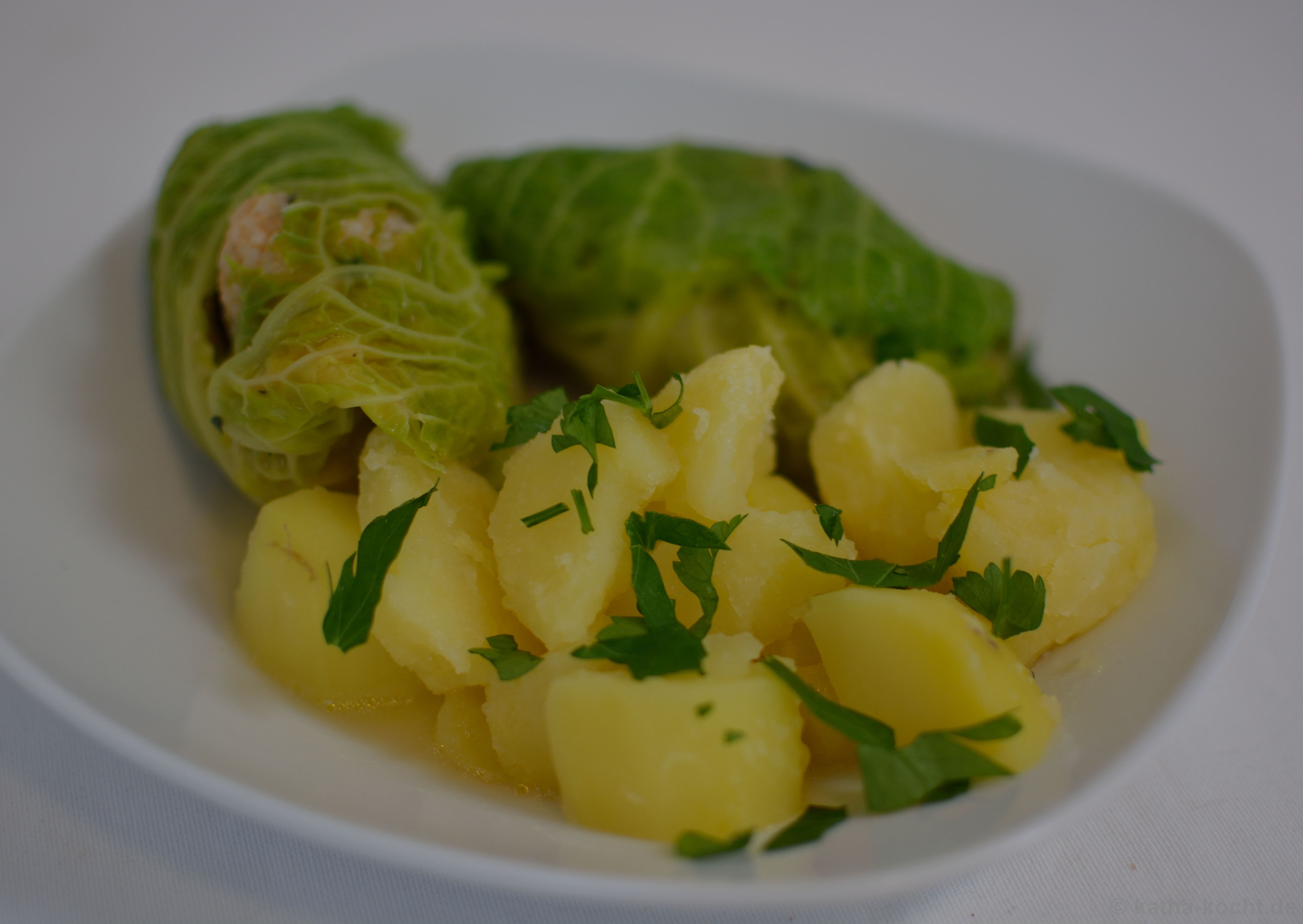 Schnelle Wirsing-Roulade mit Kartoffeln - Katha-kocht!