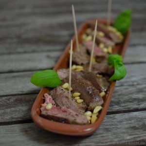 Tapas - Lamm mit Pinienkernen
