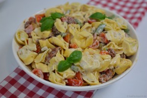Tortellinisalat mit Ricotta und grünem Spargel Tortellinisalat mit Ricotta und grünem Spargel