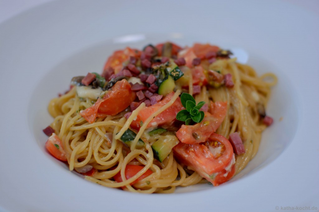 One Pan Pasta mit Champignons und Zucchini - Katha-kocht! One Pan Pasta mit Champignons und Zucchini - Katha-kocht!