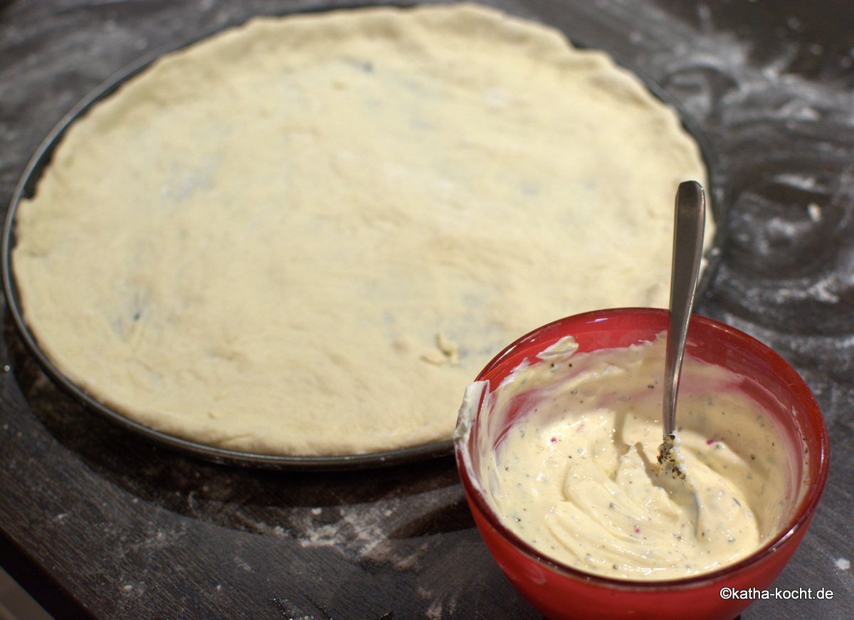 Kürbis-Gorgonzola Flammkuchen mit Parma Schinken - Katha-kocht!