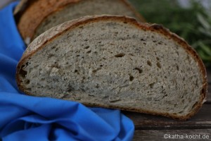 Dinkel Landbrot mit Kräutern