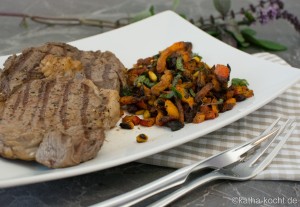 Gerösteter Kürbis mit Pinienkernen zum Steak