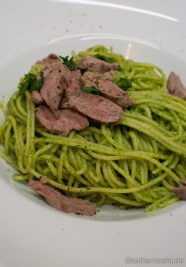 Spaghetti mit Korianderp-Pesto und Lammfilet