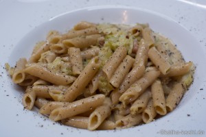 One Pan Pasta mit Wirsingkohl