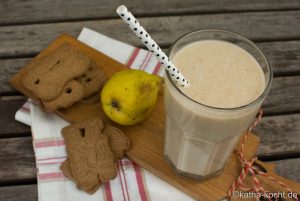 Buttermilch Drink mit Birne und Spekulatius