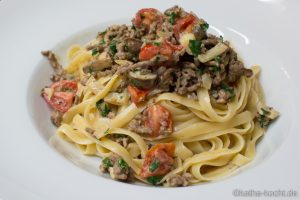 Linguine mit Hackfleisch in Parmesan-Sahne Sauce