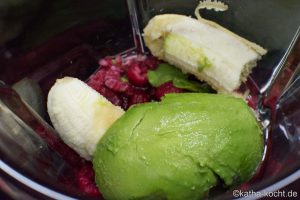 Frischer Himbeer Avocado Smoothie Mit Banane Und Kokos Katha Kocht