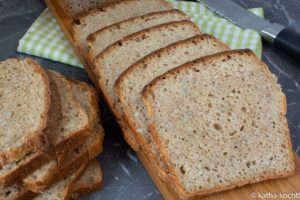 Schnelles Sonnenblumenkernbrot mit Skyr und Dinkelmehl