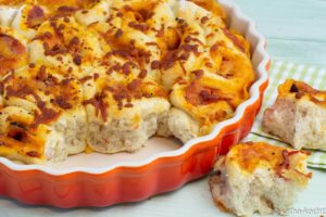 Pizzabrötchen mit Schinken und Käse