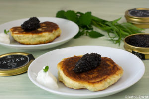 Kräuter-Pancakes mit Attilus Kaviar