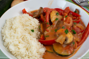 Sommergemüse in Paprika-Sahnesauce