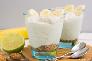 Bananencreme auf betrunkenen Keksen