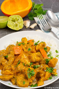 Chicken Tikka Masala im europäischen Herbst mit Kürbis und Pilzen