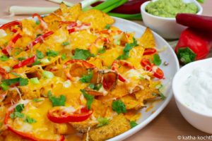 Vegetarische Nachos mit Paprika und Koriander