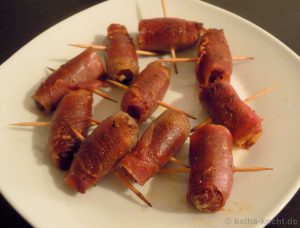 Datteln im Parmaschinkenmantel