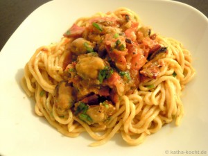 Spaghetti mit Muscheln, Pancetta und italienischen Tomaten