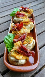 Champignons mit Paprikacréme Füllung und Pata Negra