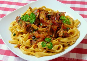 Tagliatelle mit Schinken und Pfifferlingen