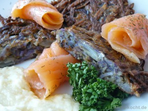 Vitelotte-Kartoffelpuffer mit Lachs und Sahnemeerrettich Vitelotte-Kartoffelpuffer mit Lachs und Sahnemeerrettich