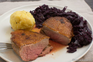 Entenbrust in Orangensauce mit Rotkohl und Klößen