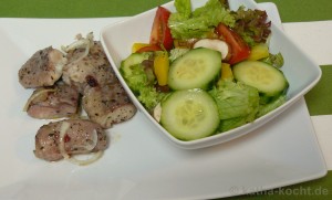 Im Ofen gegarter Wels mit Salat Im Ofen gegarter Wels mit Salat