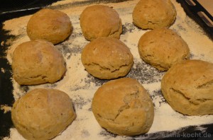 Kümmel-Haferflocken Brötchen