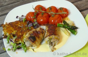 Zucchini-Schweineröllchen mit Spargelreibeplätzchen