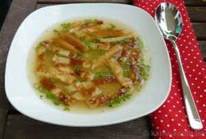 Rindersuppe mit Frittaten-Streifen