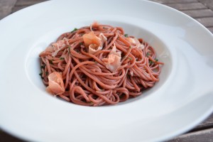 Rotweinspaghetti mit Parmaschinken Rotweinspaghetti mit Parmaschinken