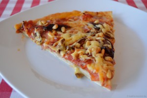 Wilde Salami-Pizza mit Steinpilzen