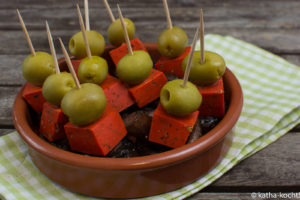 Tapas - kleine Pesto-Käse Spieße Tapas - kleine Pesto-Käse Spieße