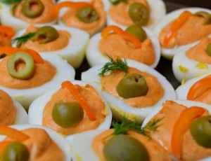 Pikant gefüllte halbe Eier