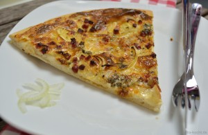 Flammkuchen mit Roquefort
